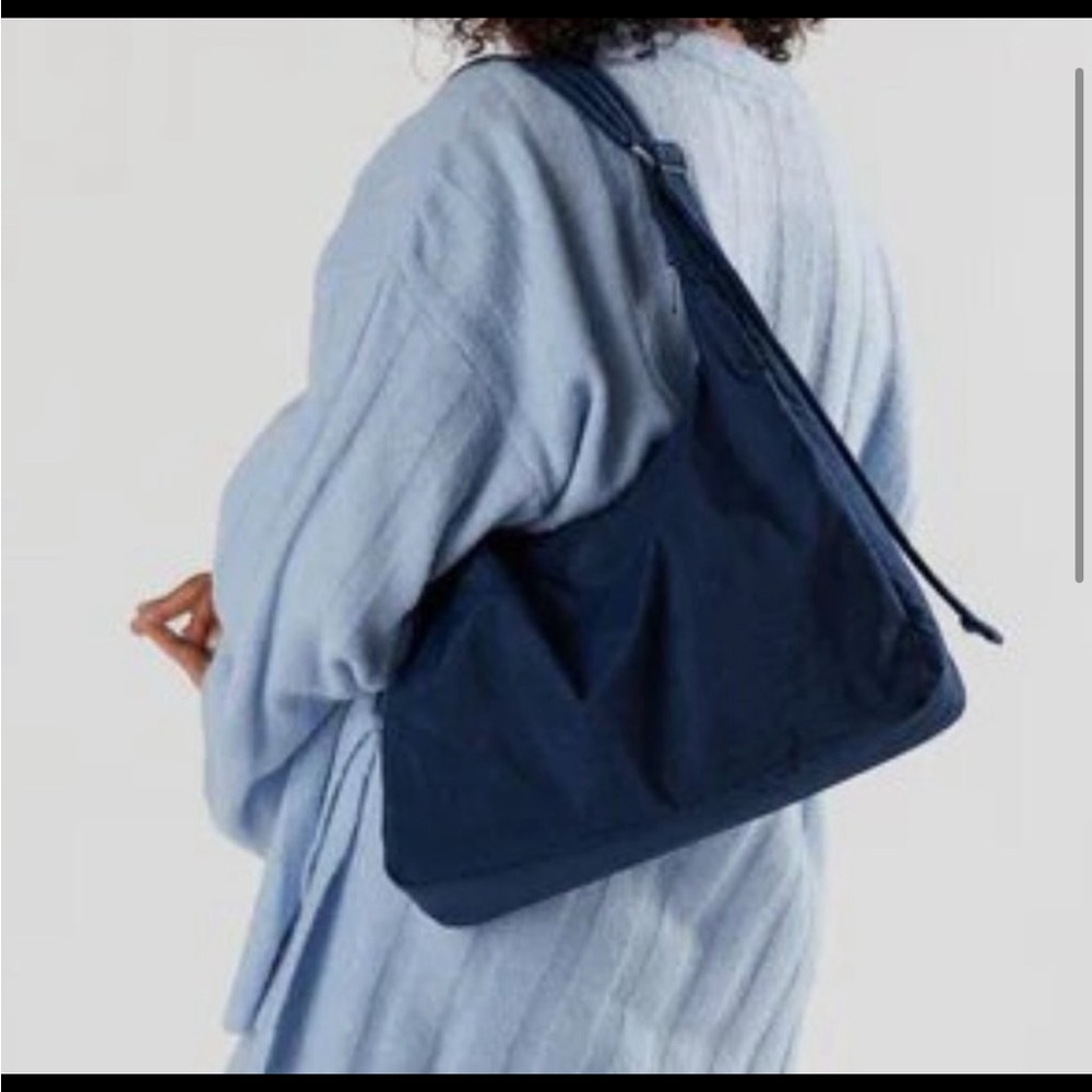 BAGGU Navy Shoulder Bag - Picture 4 of 7